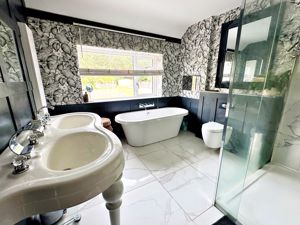 Family bathroom- click for photo gallery